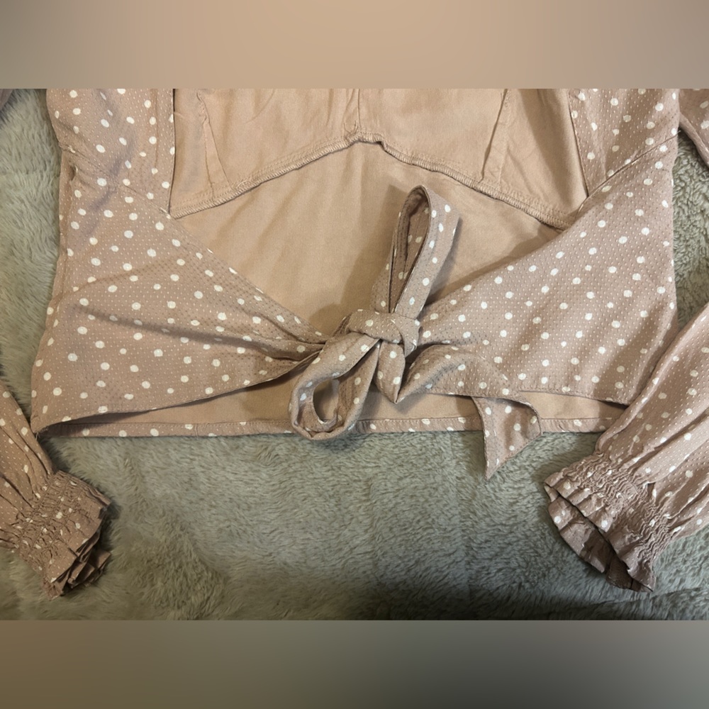 Abercrombie tie waist polka dot shirt. Very 70s. - Picture 9 of 10